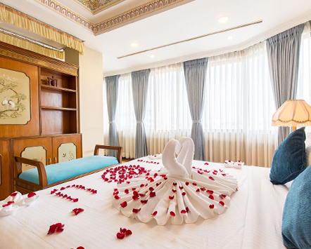 Honeymoon Suite